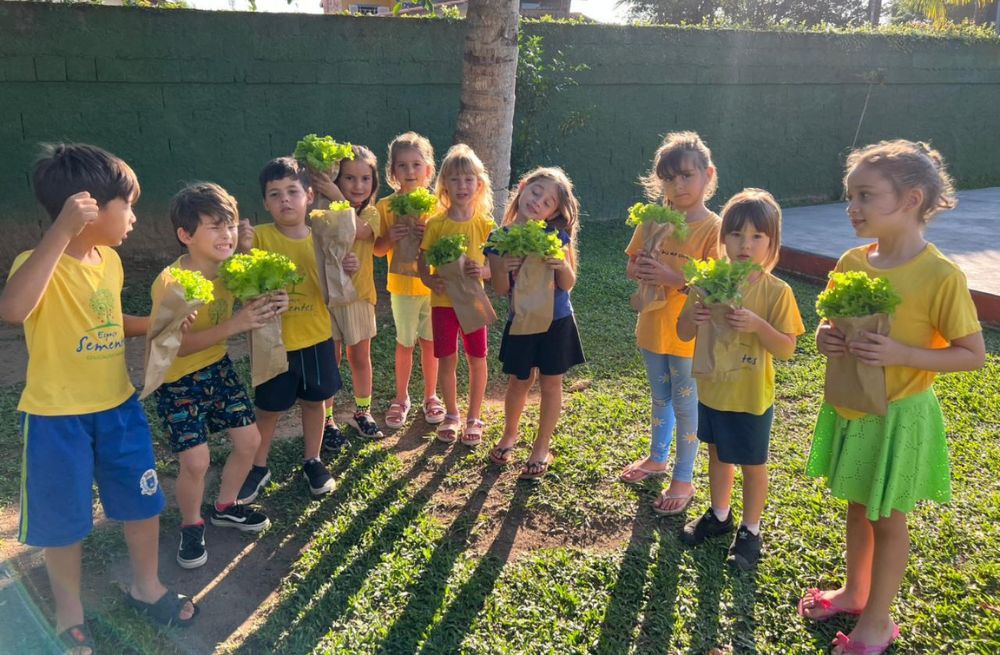 Horta e conscientização sobre alimentação saudável - Espaço Sementes - Escola de Educação Infantil em Ilhabela